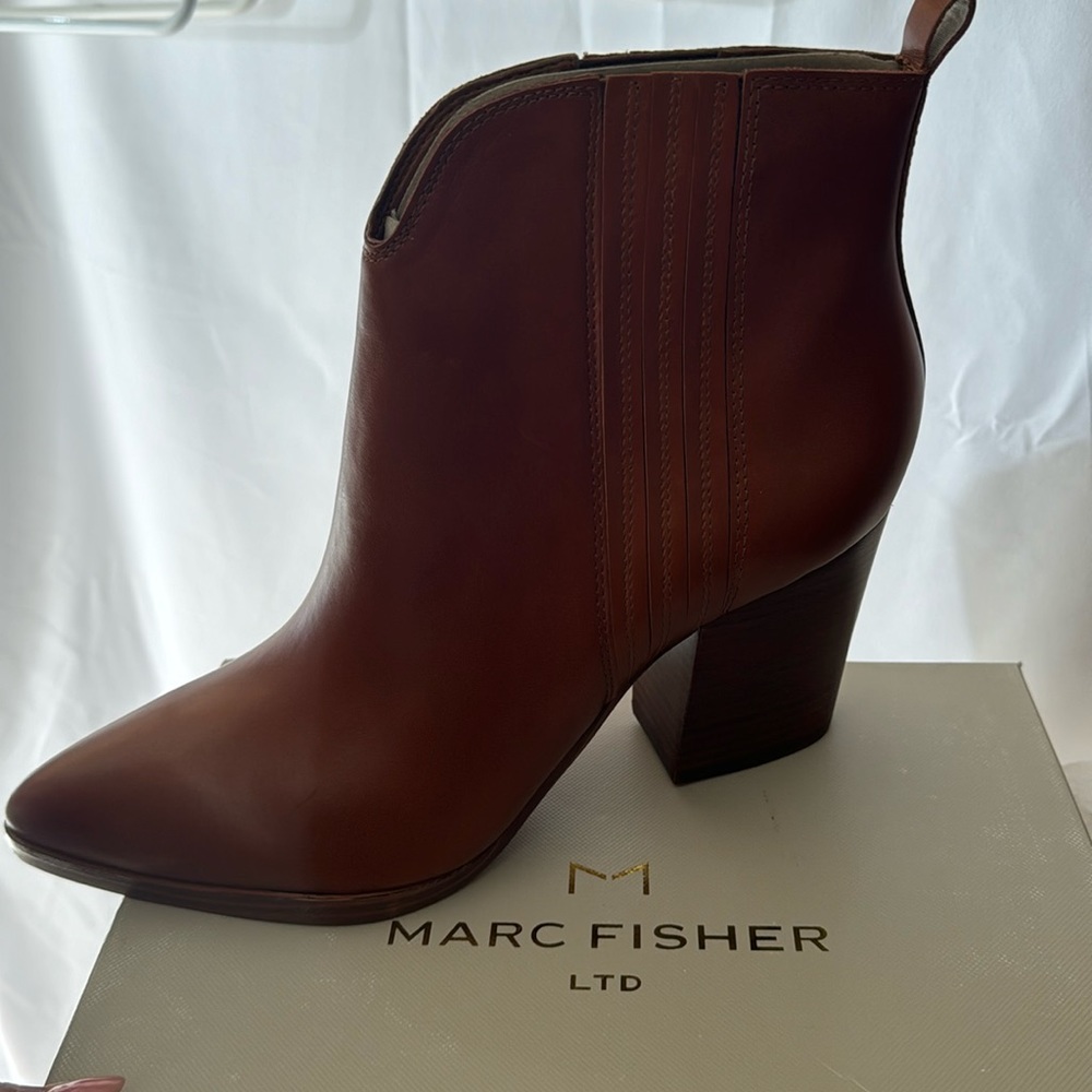 Women boots size 10